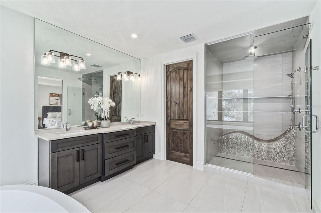 待售: $2,599,000 (6 贝兹, 5 浴室, 3946 平方英尺)