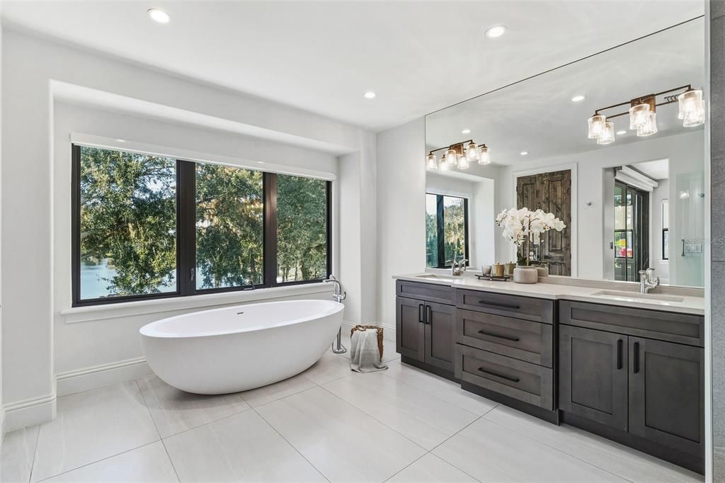 待售: $2,599,000 (6 贝兹, 5 浴室, 3946 平方英尺)