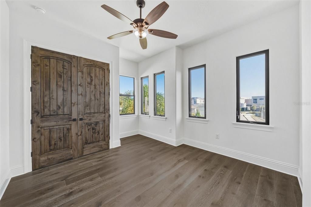 待售: $2,599,000 (6 贝兹, 5 浴室, 3946 平方英尺)