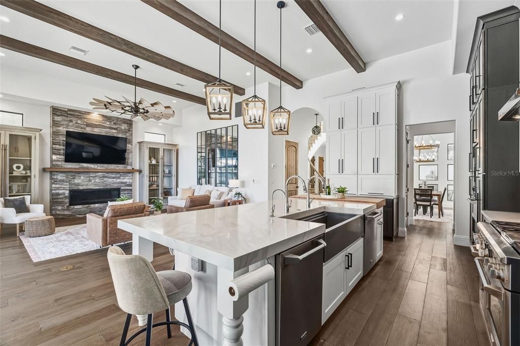 待售: $2,599,000 (6 贝兹, 5 浴室, 3946 平方英尺)