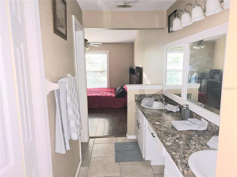 На продажу: $250,000 (4 спален, 2 ванн, 1634 Квадратных фут)