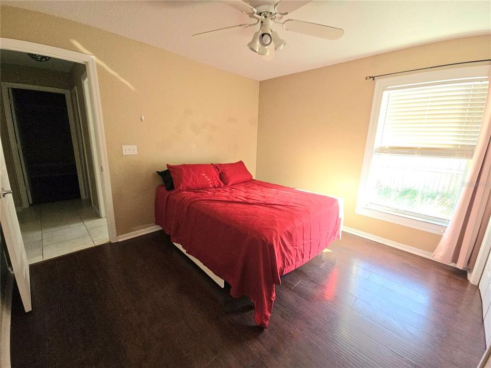 На продажу: $250,000 (4 спален, 2 ванн, 1634 Квадратных фут)