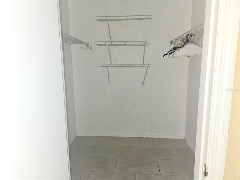 На продажу: $250,000 (4 спален, 2 ванн, 1634 Квадратных фут)