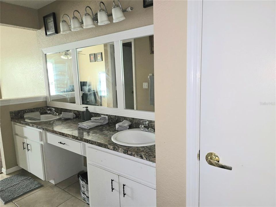 На продажу: $250,000 (4 спален, 2 ванн, 1634 Квадратных фут)