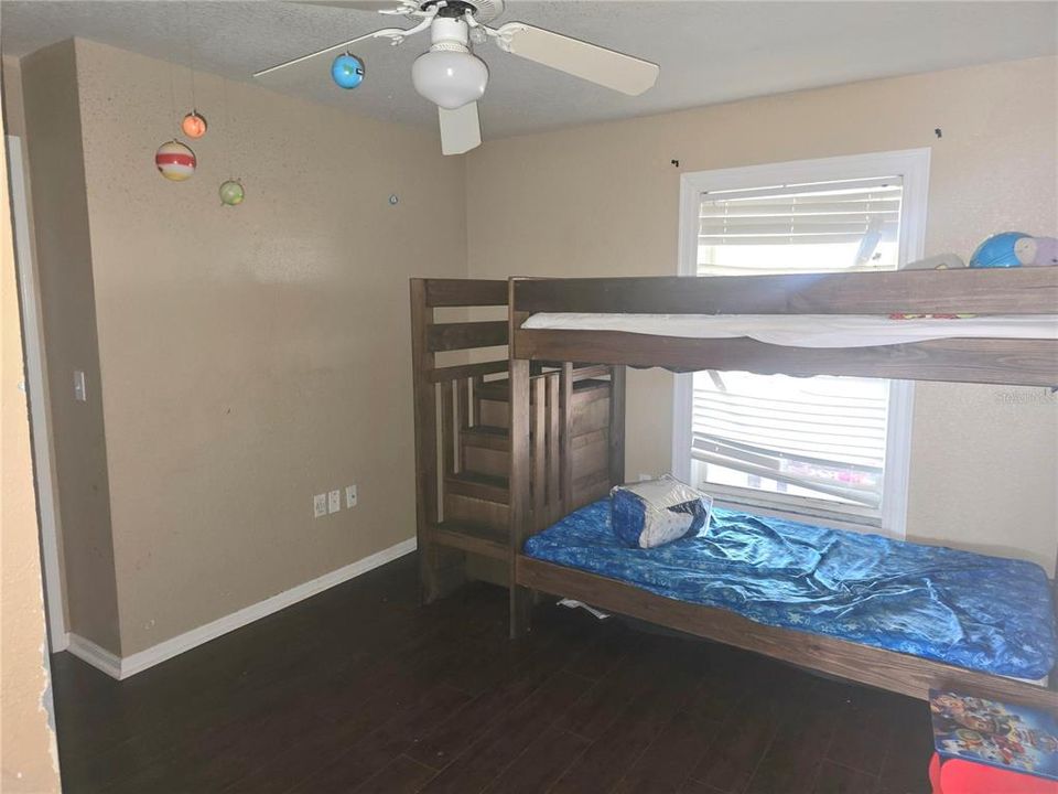 На продажу: $250,000 (4 спален, 2 ванн, 1634 Квадратных фут)