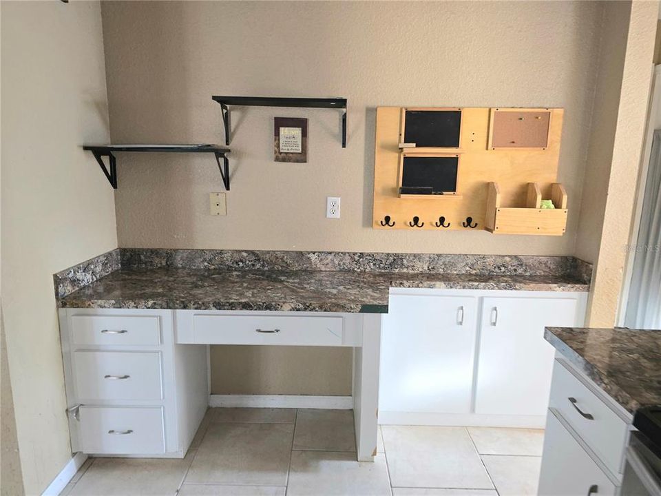 На продажу: $250,000 (4 спален, 2 ванн, 1634 Квадратных фут)