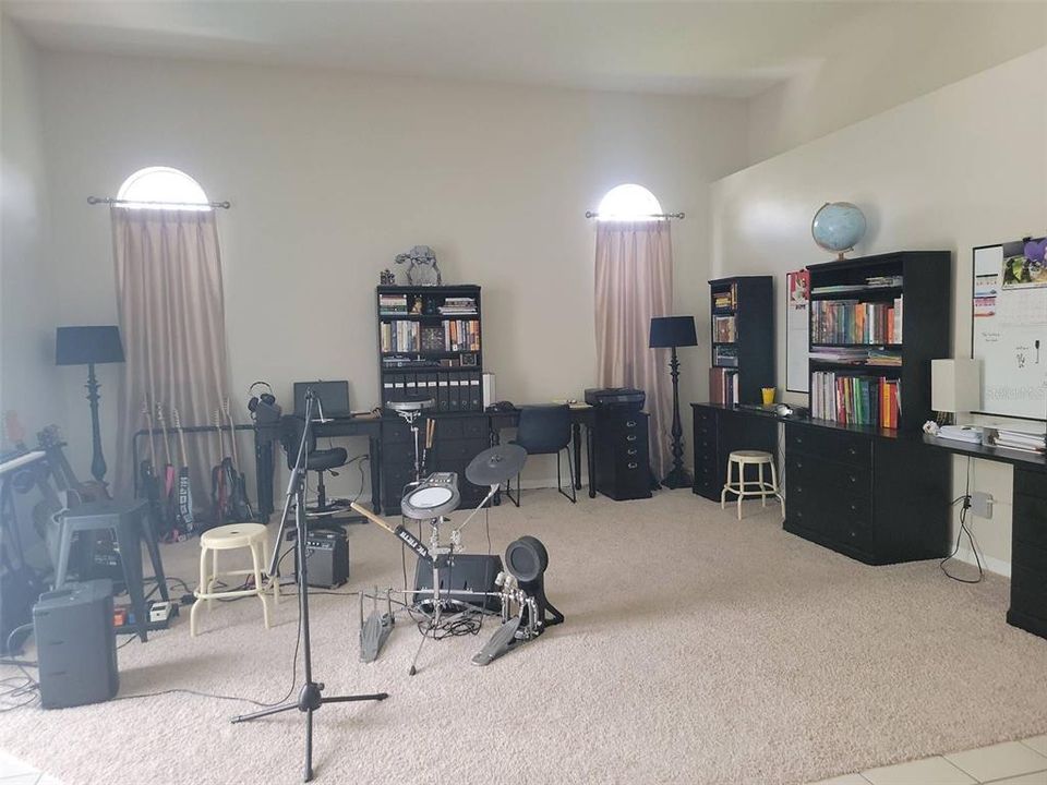 For Rent: $2,945 (4 beds, 3 baths, 2457 Square Feet)