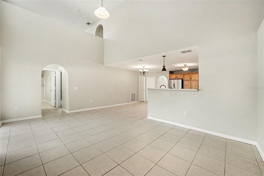 En Venta: $369,000 (4 camas, 3 baños, 2701 Pies cuadrados)