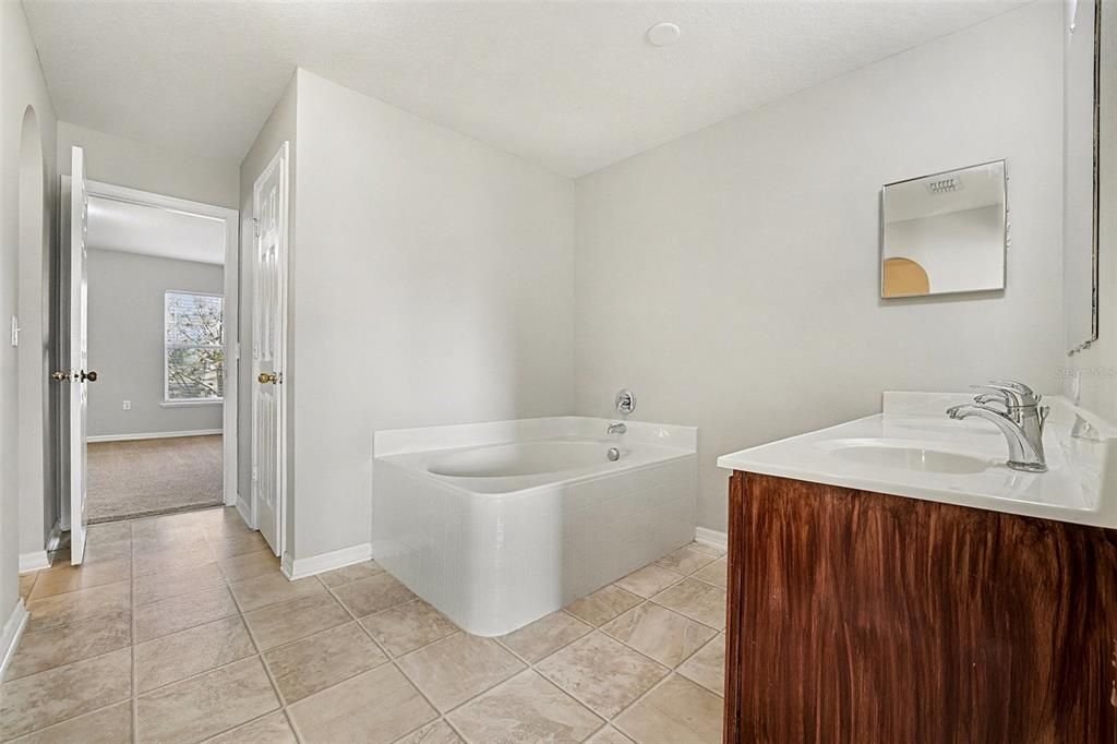 En Venta: $369,000 (4 camas, 3 baños, 2701 Pies cuadrados)