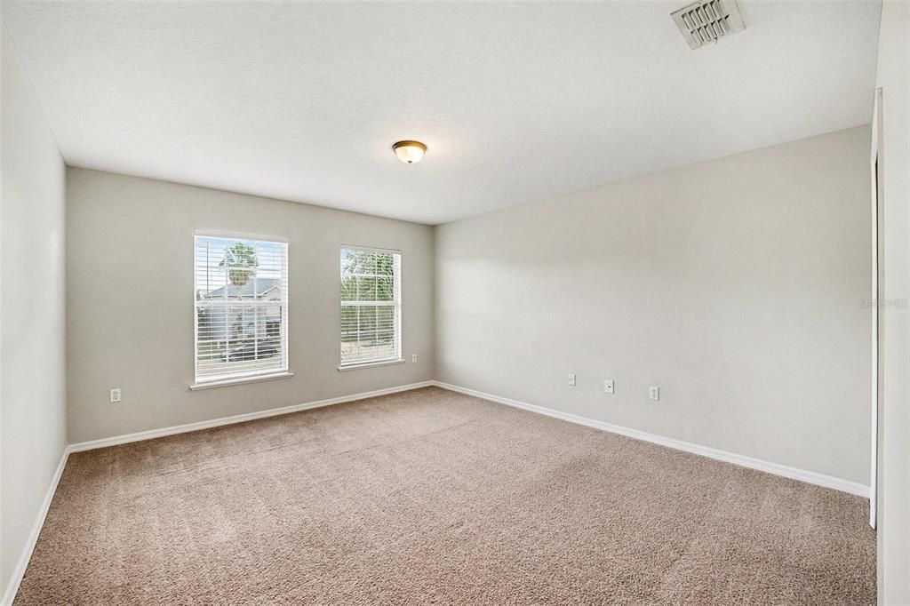 En Venta: $369,000 (4 camas, 3 baños, 2701 Pies cuadrados)