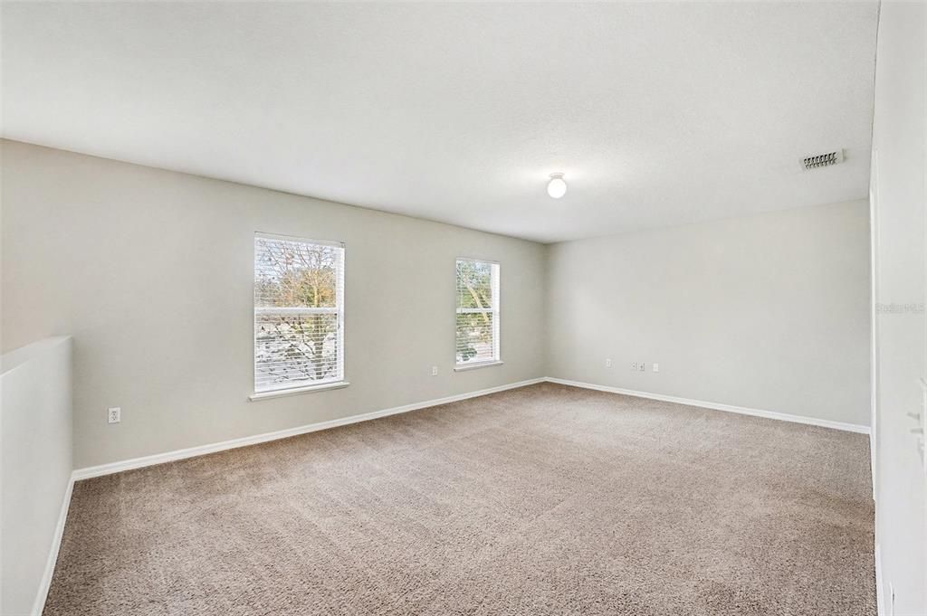 En Venta: $369,000 (4 camas, 3 baños, 2701 Pies cuadrados)