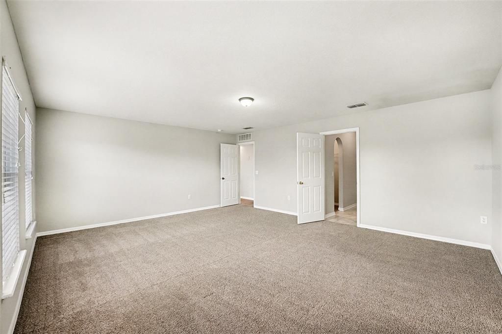 En Venta: $369,000 (4 camas, 3 baños, 2701 Pies cuadrados)