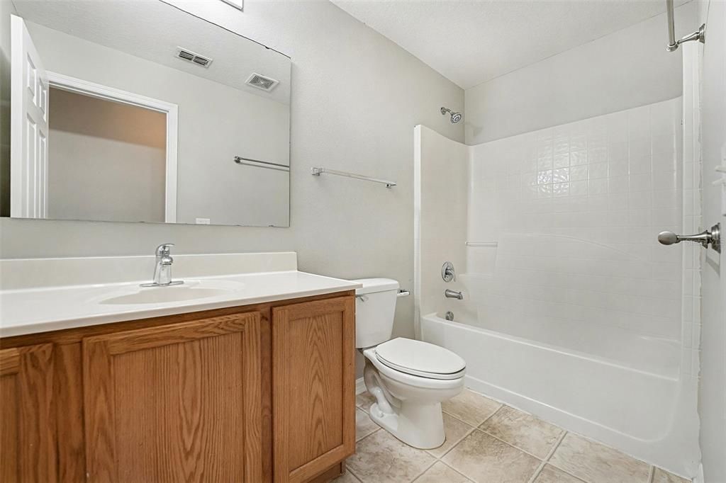 En Venta: $369,000 (4 camas, 3 baños, 2701 Pies cuadrados)