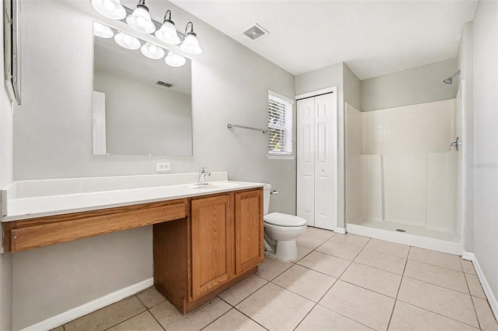 En Venta: $369,000 (4 camas, 3 baños, 2701 Pies cuadrados)