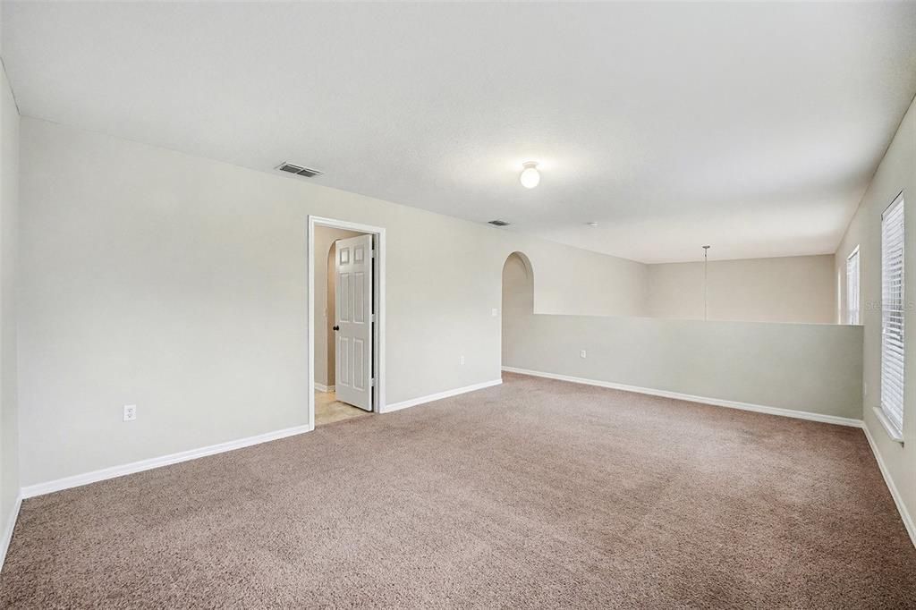 En Venta: $369,000 (4 camas, 3 baños, 2701 Pies cuadrados)