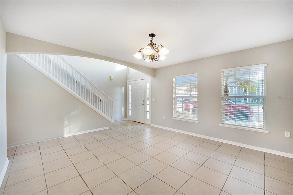 En Venta: $369,000 (4 camas, 3 baños, 2701 Pies cuadrados)