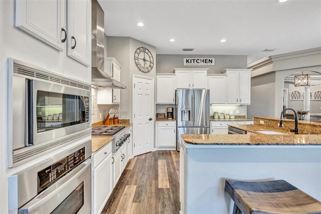 待售: $925,000 (5 贝兹, 3 浴室, 3479 平方英尺)