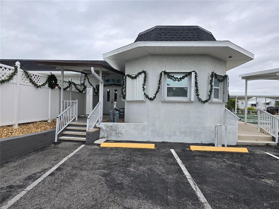 For Sale: $159,900 (2 beds, 2 baths, 1151 Square Feet)