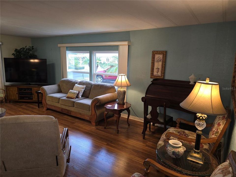 For Sale: $159,900 (2 beds, 2 baths, 1151 Square Feet)