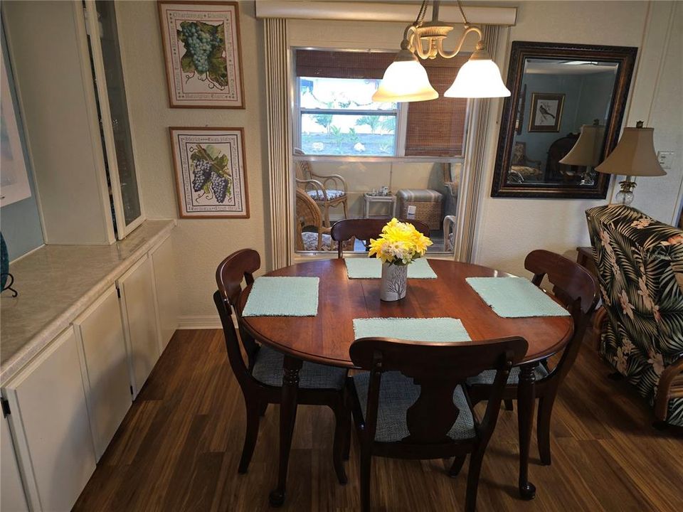 For Sale: $159,900 (2 beds, 2 baths, 1151 Square Feet)