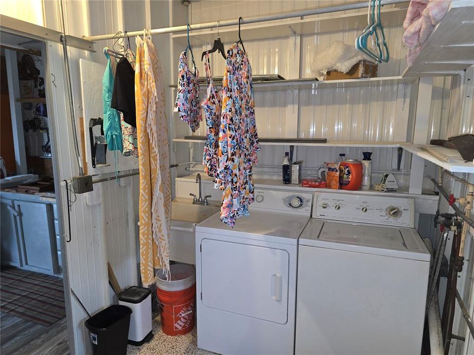 For Sale: $159,900 (2 beds, 2 baths, 1151 Square Feet)