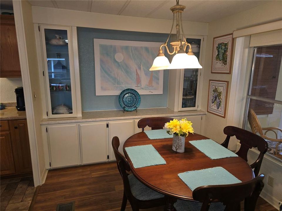 For Sale: $159,900 (2 beds, 2 baths, 1151 Square Feet)