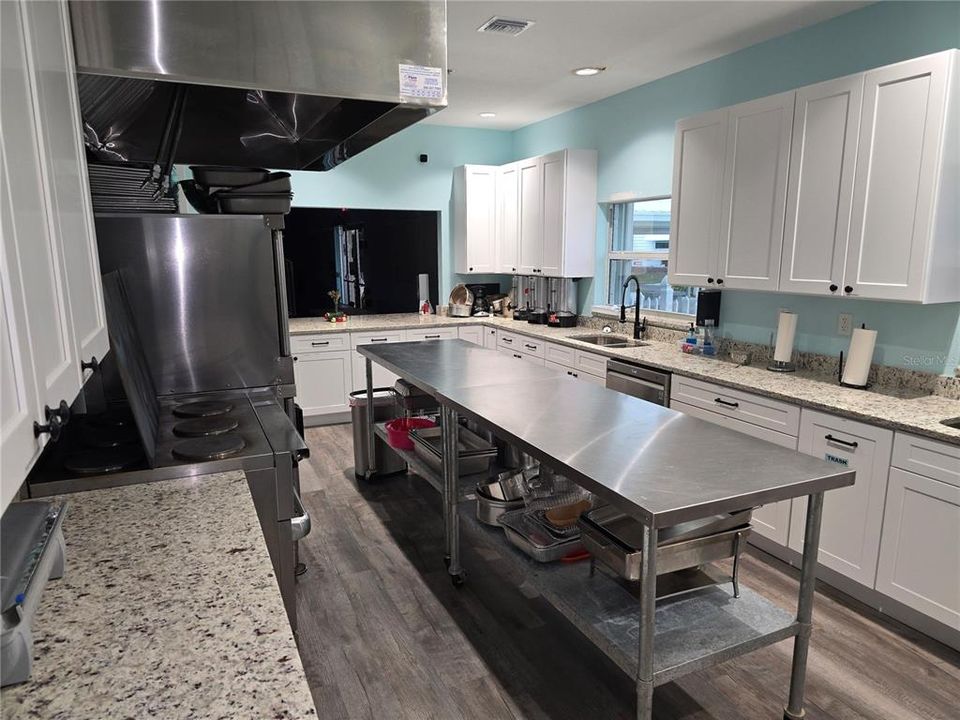 For Sale: $159,900 (2 beds, 2 baths, 1151 Square Feet)