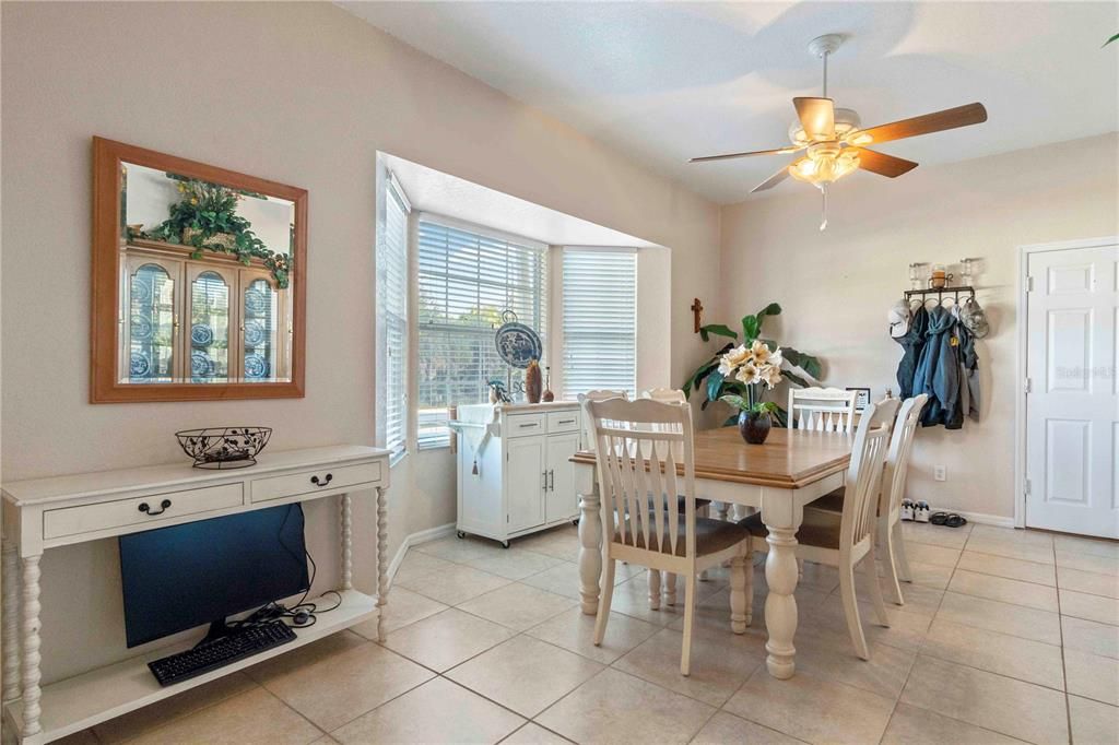 待售: $535,000 (4 贝兹, 2 浴室, 2276 平方英尺)