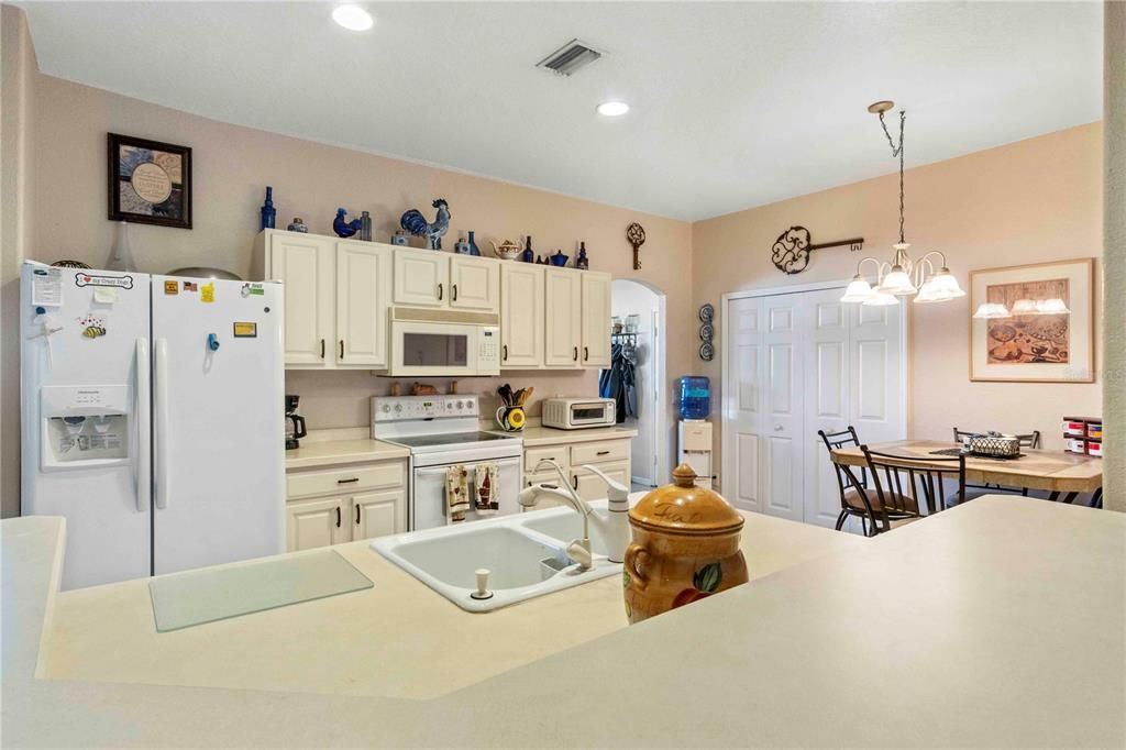 待售: $535,000 (4 贝兹, 2 浴室, 2276 平方英尺)