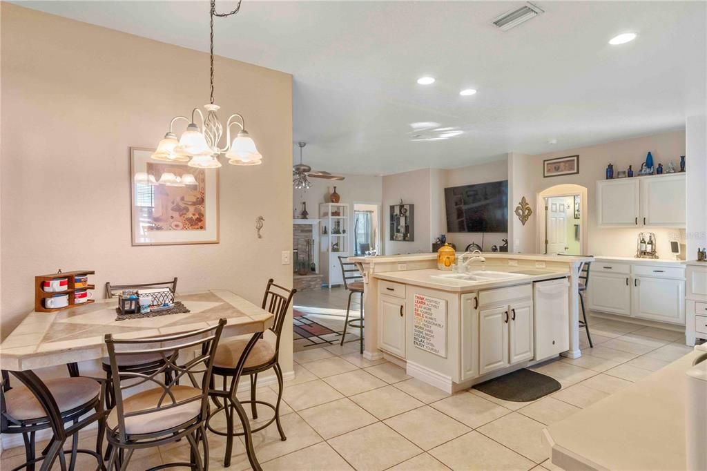 待售: $535,000 (4 贝兹, 2 浴室, 2276 平方英尺)