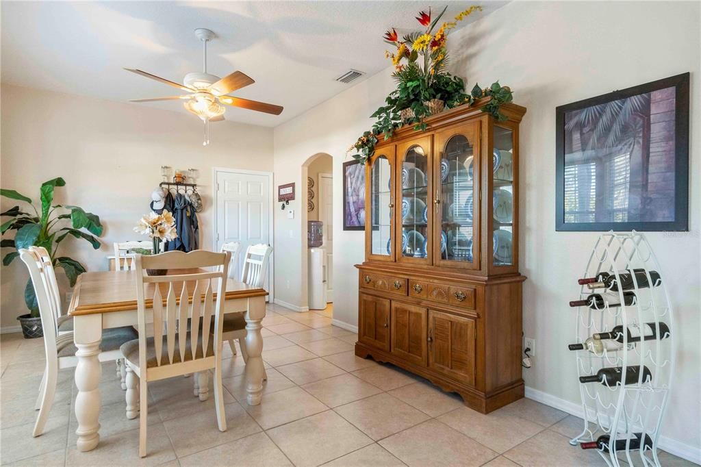 待售: $535,000 (4 贝兹, 2 浴室, 2276 平方英尺)