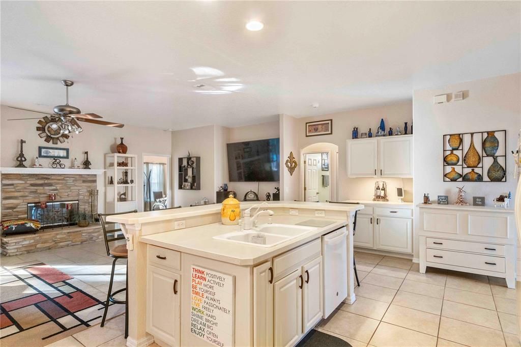 待售: $535,000 (4 贝兹, 2 浴室, 2276 平方英尺)