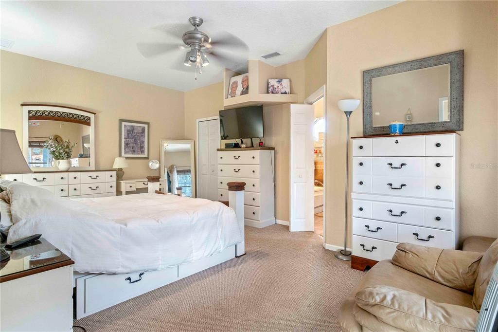 待售: $535,000 (4 贝兹, 2 浴室, 2276 平方英尺)