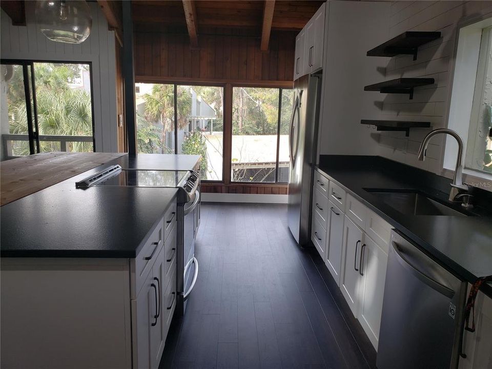 For Rent: $1,795 (2 beds, 1 baths, 1141 Square Feet)