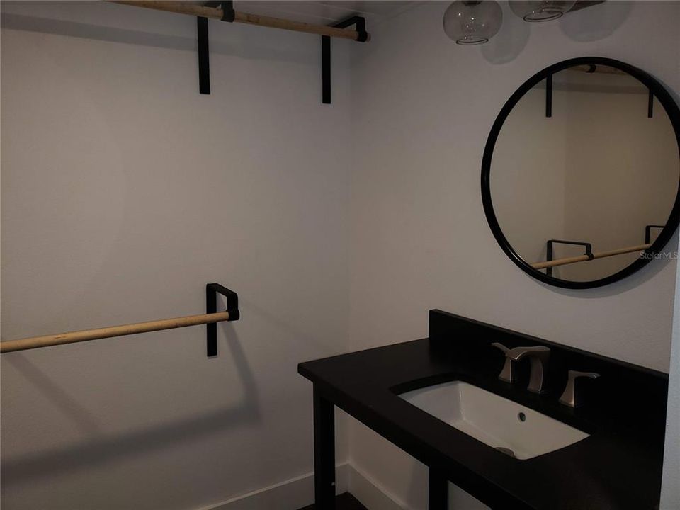 For Rent: $1,795 (2 beds, 1 baths, 1141 Square Feet)