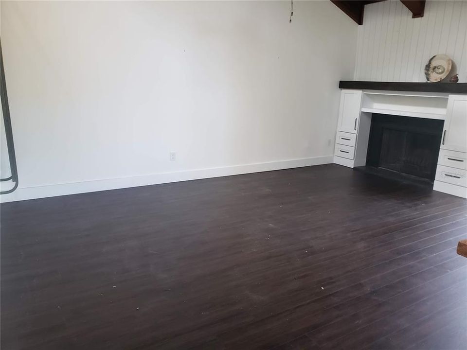 For Rent: $1,795 (2 beds, 1 baths, 1141 Square Feet)