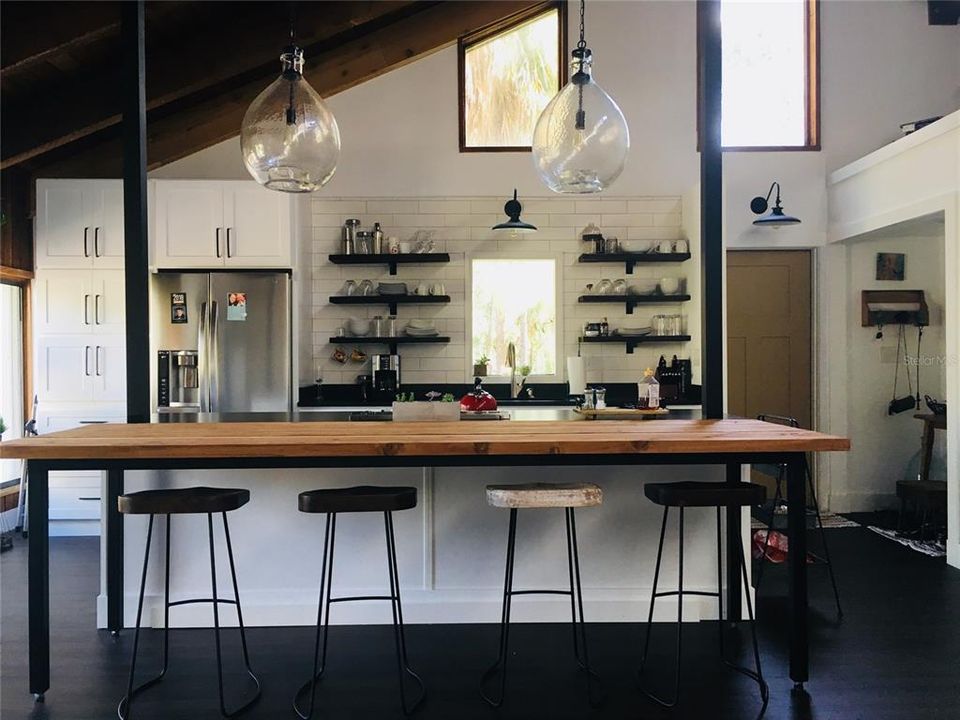 For Rent: $1,795 (2 beds, 1 baths, 1141 Square Feet)