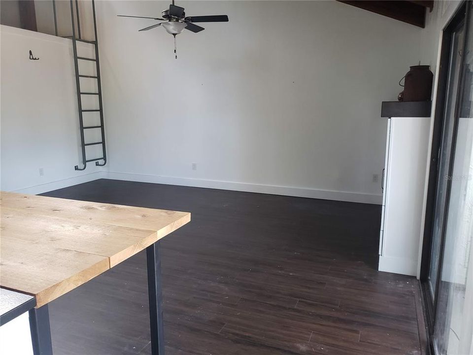 For Rent: $1,795 (2 beds, 1 baths, 1141 Square Feet)