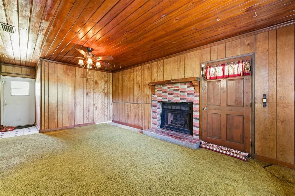 待售: $180,000 (3 贝兹, 1 浴室, 1506 平方英尺)