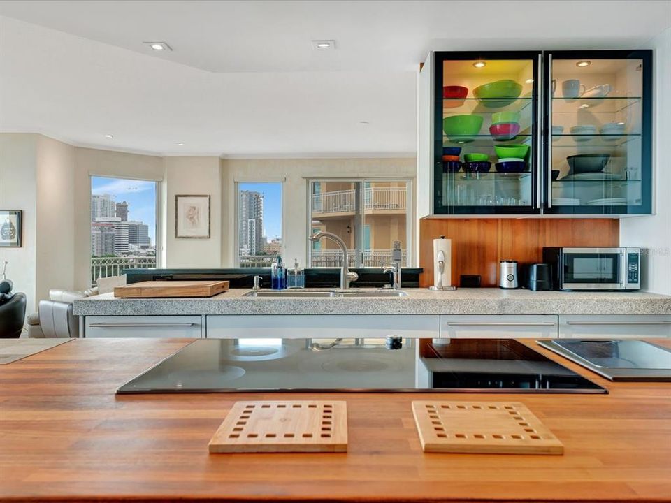 For Rent: $11,000 (2 beds, 2 baths, 2600 Square Feet)