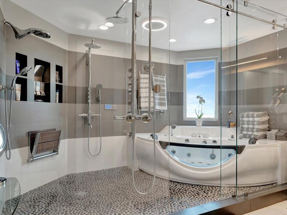 For Rent: $11,000 (2 beds, 2 baths, 2600 Square Feet)