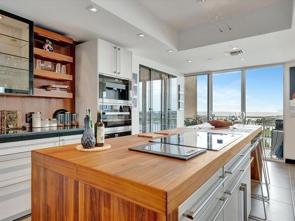 For Rent: $11,000 (2 beds, 2 baths, 2600 Square Feet)