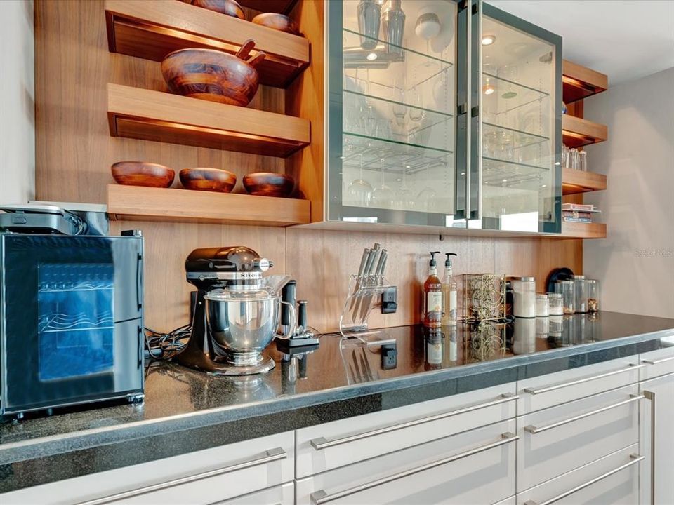 For Rent: $11,000 (2 beds, 2 baths, 2600 Square Feet)