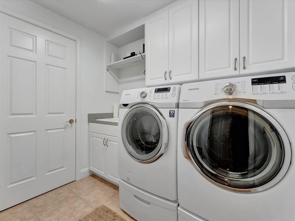 For Rent: $11,000 (2 beds, 2 baths, 2600 Square Feet)