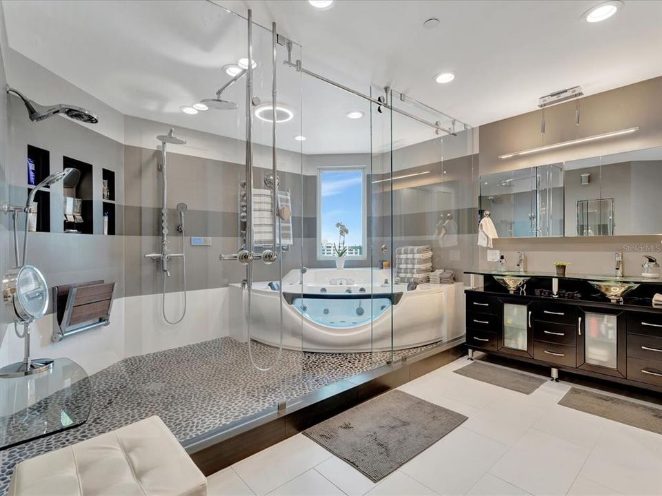 For Rent: $11,000 (2 beds, 2 baths, 2600 Square Feet)