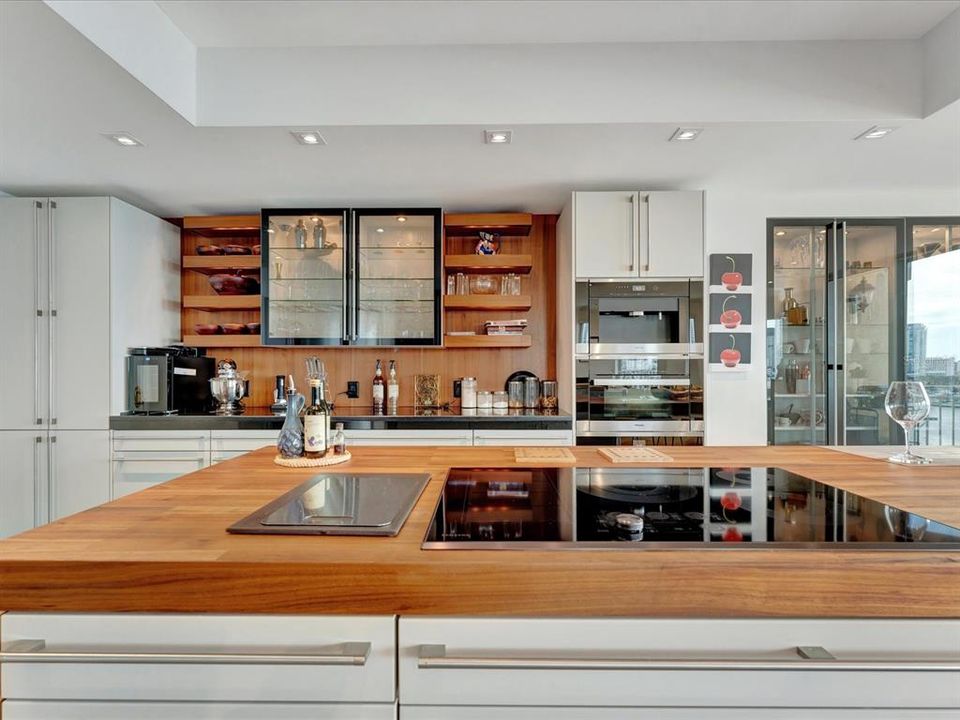 For Rent: $11,000 (2 beds, 2 baths, 2600 Square Feet)