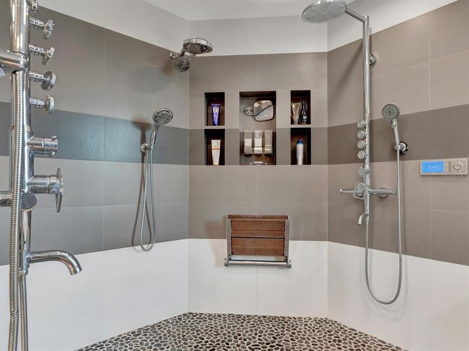 For Rent: $11,000 (2 beds, 2 baths, 2600 Square Feet)