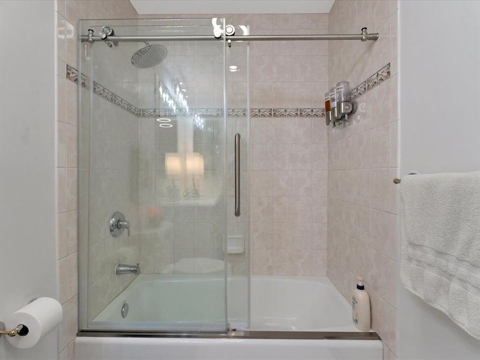 For Rent: $11,000 (2 beds, 2 baths, 2600 Square Feet)