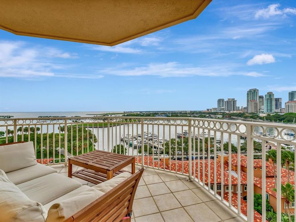 For Rent: $11,000 (2 beds, 2 baths, 2600 Square Feet)