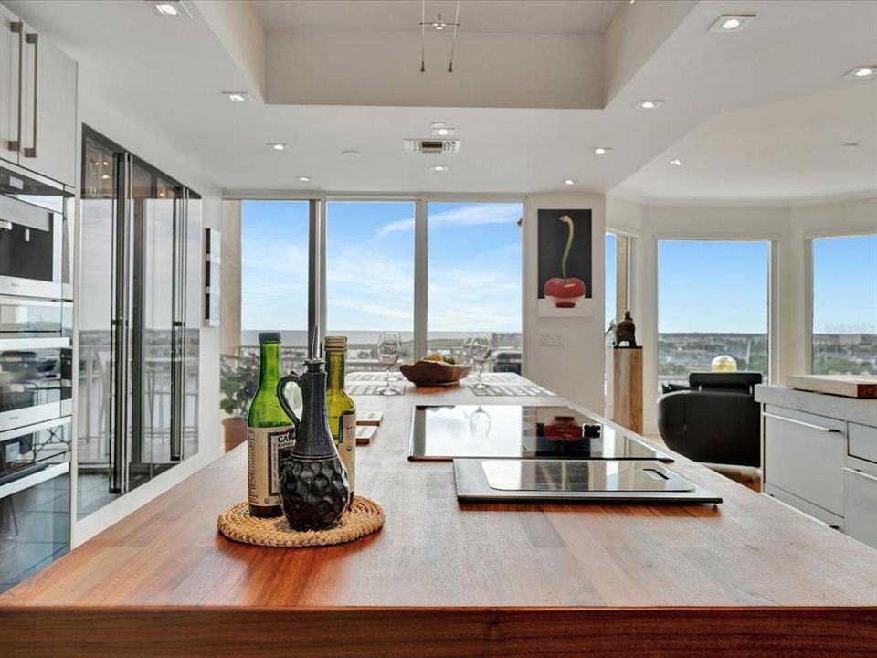 For Rent: $11,000 (2 beds, 2 baths, 2600 Square Feet)